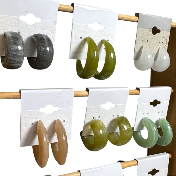 brand-new lucite semi-hoop hypo-allergenic sensitive ears post earrings white - Picture 4 of 5